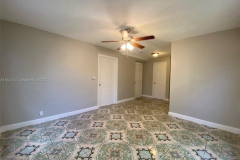 Casa en venta en Miami Gardens, Florida, 4 dormitorios, 133.87 m2 № 1790520 - foto 14