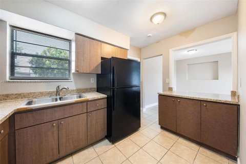 Casa en venta en Miami Gardens, Florida, 4 dormitorios, 133.87 m2 № 1790520 - foto 28