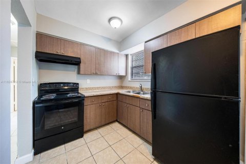 Casa en venta en Miami Gardens, Florida, 4 dormitorios, 133.87 m2 № 1790520 - foto 26