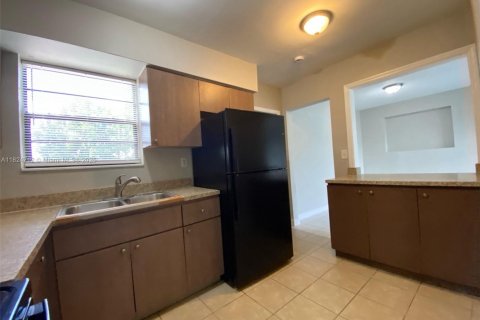 Casa en venta en Miami Gardens, Florida, 4 dormitorios, 133.87 m2 № 1790520 - foto 4