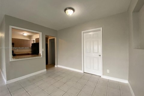 Casa en venta en Miami Gardens, Florida, 4 dormitorios, 133.87 m2 № 1790520 - foto 15