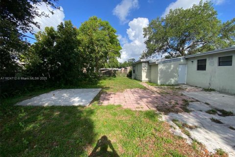 Casa en venta en Miami Gardens, Florida, 4 dormitorios, 133.87 m2 № 1790520 - foto 10