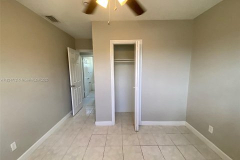 Casa en venta en Miami Gardens, Florida, 4 dormitorios, 133.87 m2 № 1790520 - foto 8