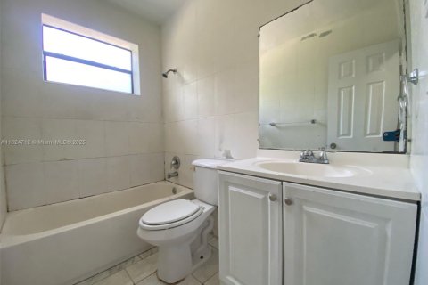 Casa en venta en Miami Gardens, Florida, 4 dormitorios, 133.87 m2 № 1790520 - foto 7