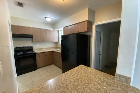 Casa en venta en Miami Gardens, Florida, 4 dormitorios, 133.87 m2 № 1790520 - foto 3