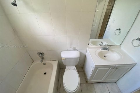 Casa en venta en Miami Gardens, Florida, 4 dormitorios, 133.87 m2 № 1790520 - foto 13