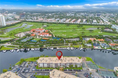 Condo in Hallandale Beach, Florida, 2 bedrooms  № 1706235 - photo 25
