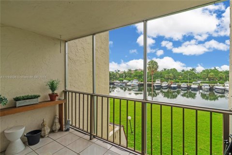 Condo in Hallandale Beach, Florida, 2 bedrooms  № 1706235 - photo 2