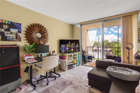 Condo in Hallandale Beach, Florida, 2 bedrooms  № 1706235 - photo 16