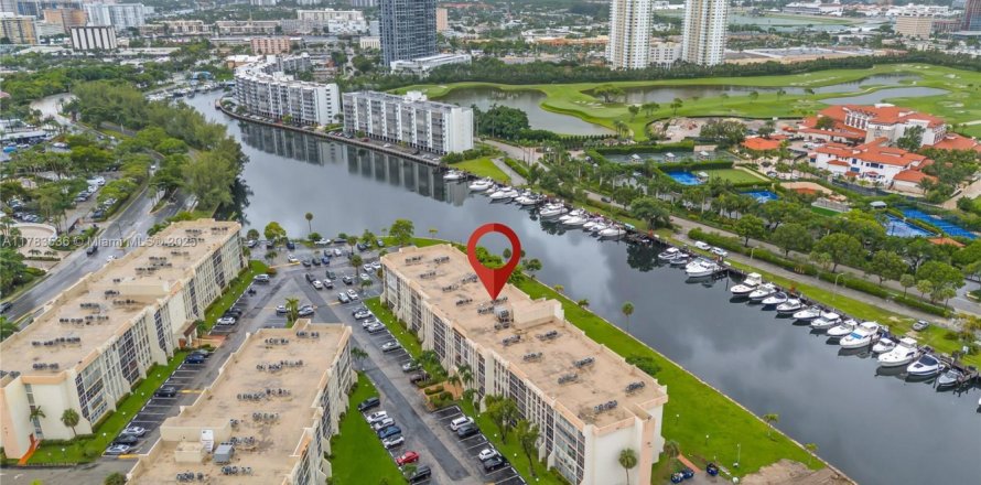 Condo in Hallandale Beach, Florida, 2 bedrooms  № 1706235