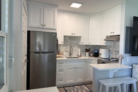 Apartment in Marco Island, Florida 1 bedroom, 47.19 sq.m. № 1952030 - photo 4
