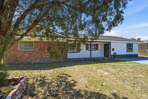 House in Orlando, Florida 4 bedrooms, 185.99 sq.m. № 2226840 - photo 2