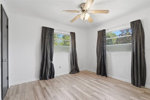 House in Orlando, Florida 4 bedrooms, 185.99 sq.m. № 2226840 - photo 22