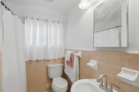House in Orlando, Florida 4 bedrooms, 185.99 sq.m. № 2226840 - photo 21