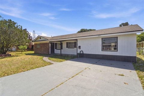 House in Orlando, Florida 4 bedrooms, 185.99 sq.m. № 2226840 - photo 3