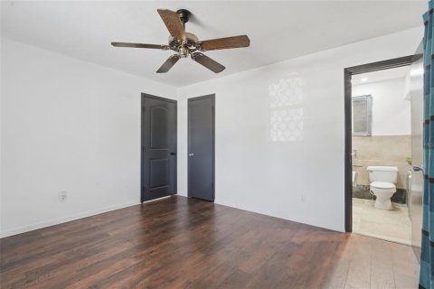 House in Orlando, Florida 4 bedrooms, 185.99 sq.m. № 2226840 - photo 28