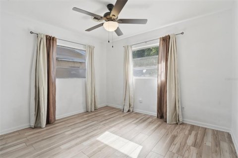House in Orlando, Florida 4 bedrooms, 185.99 sq.m. № 2226840 - photo 25