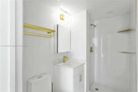 Купить кондоминиум в Майами, Флорида 2 спальни, 117.99м2, № 1896085 - фото 14