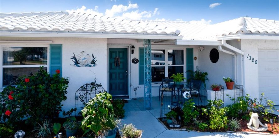 Casa en Bradenton, Florida 2 dormitorios, 163.04 m2 № 1567603