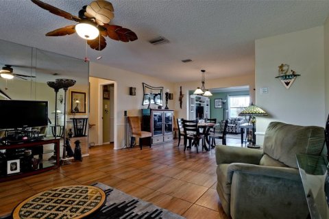 Casa en venta en Bradenton, Florida, 2 dormitorios, 163.04 m2 № 1567603 - foto 8