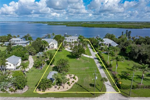 Casa en venta en Punta Gorda, Florida, 5 dormitorios, 341.51 m2 № 1858094 - foto 4