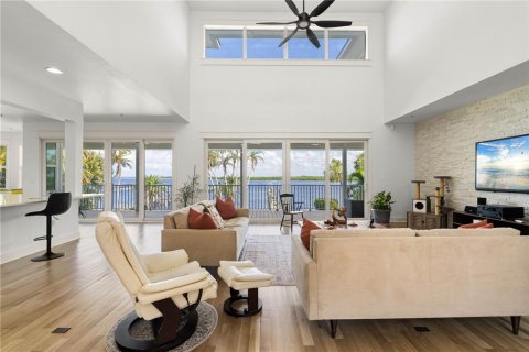 Casa en venta en Punta Gorda, Florida, 5 dormitorios, 341.51 m2 № 1858094 - foto 3