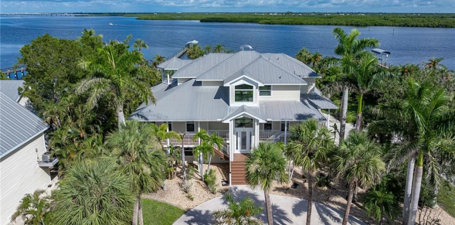 Casa en Punta Gorda, Florida 5 dormitorios, 341.51 m2 № 1858094