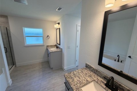 Villa ou maison à vendre à Port Charlotte, Floride: 4 chambres, 216.46 m2 № 2429526 - photo 11