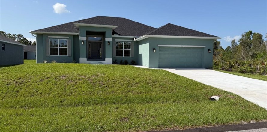 Villa ou maison à Port Charlotte, Floride 4 chambres, 216.46 m2 № 2429526