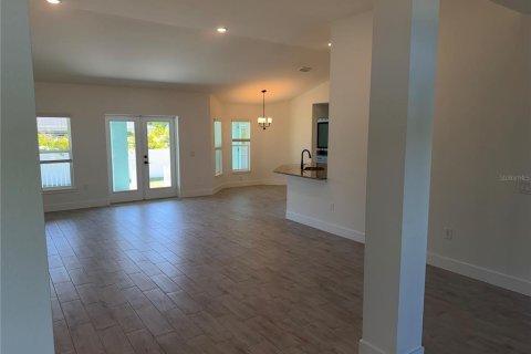 Villa ou maison à vendre à Port Charlotte, Floride: 4 chambres, 216.46 m2 № 2429526 - photo 3