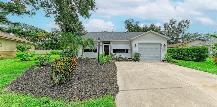 House in Palmetto, Florida 2 bedrooms, 117.15 sq.m. № 2286941