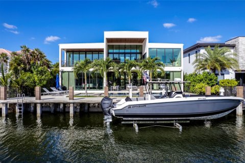 House in Fort Lauderdale, Florida 6 bedrooms, 561.69 sq.m. № 1180236 - photo 1