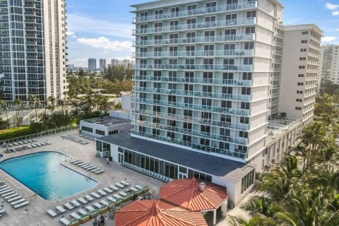 Condo in Sunny Isles Beach, Florida № 2088229 - photo 5