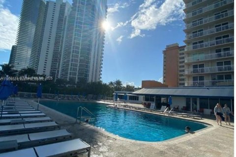Condo in Sunny Isles Beach, Florida № 2088229 - photo 19