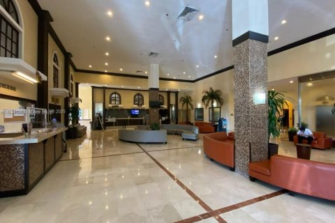 Condo in Sunny Isles Beach, Florida № 2088229 - photo 21