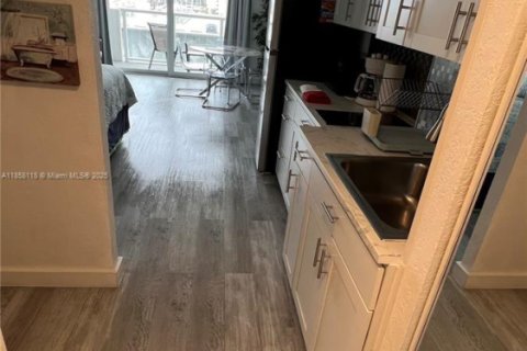 Condo in Sunny Isles Beach, Florida № 2088229 - photo 9