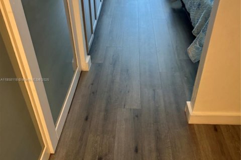 Condo in Sunny Isles Beach, Florida № 2088229 - photo 10