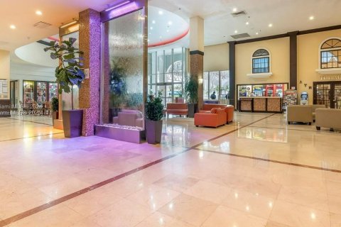 Condo in Sunny Isles Beach, Florida № 2088229 - photo 13