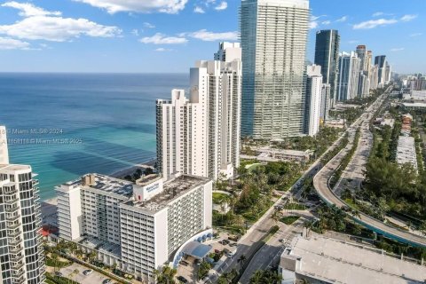 Condo in Sunny Isles Beach, Florida № 2088229 - photo 18