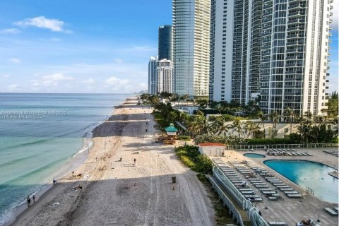 Condo in Sunny Isles Beach, Florida № 2088229 - photo 2