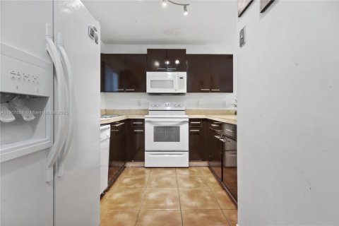 Copropriété à louer à Miami, Floride: 3 chambres, 113.34 m2 № 1965069 - photo 10