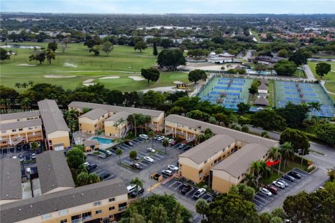 Copropriété à louer à Miami, Floride: 3 chambres, 113.34 m2 № 1965069 - photo 1