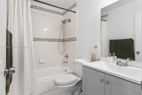 Copropriété à louer à Miami, Floride: 3 chambres, 113.34 m2 № 1965069 - photo 16