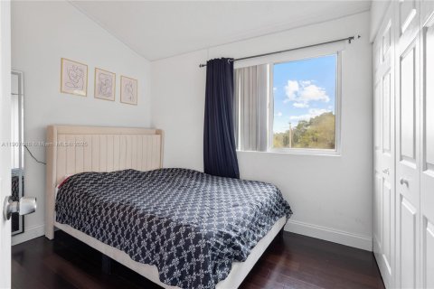 Copropriété à louer à Miami, Floride: 3 chambres, 113.34 m2 № 1965069 - photo 17