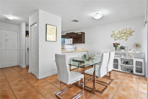 Copropriété à louer à Miami, Floride: 3 chambres, 113.34 m2 № 1965069 - photo 3