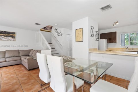 Copropriété à louer à Miami, Floride: 3 chambres, 113.34 m2 № 1965069 - photo 5