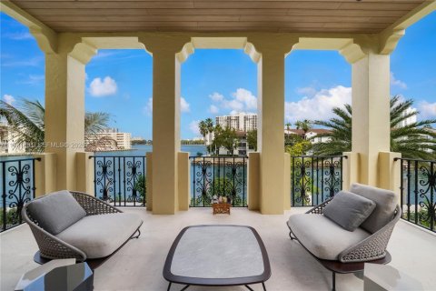 Villa ou maison à vendre à Aventura, Floride: 6 chambres, 597.36 m2 № 2047291 - photo 28