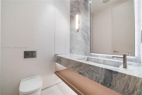 Villa ou maison à vendre à Aventura, Floride: 6 chambres, 597.36 m2 № 2047291 - photo 16