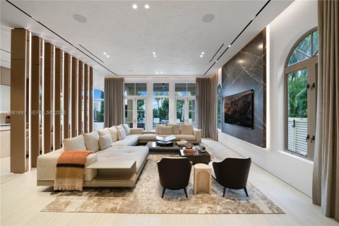 Villa ou maison à vendre à Aventura, Floride: 6 chambres, 597.36 m2 № 2047291 - photo 13