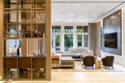 Villa ou maison à vendre à Aventura, Floride: 6 chambres, 597.36 m2 № 2047291 - photo 7